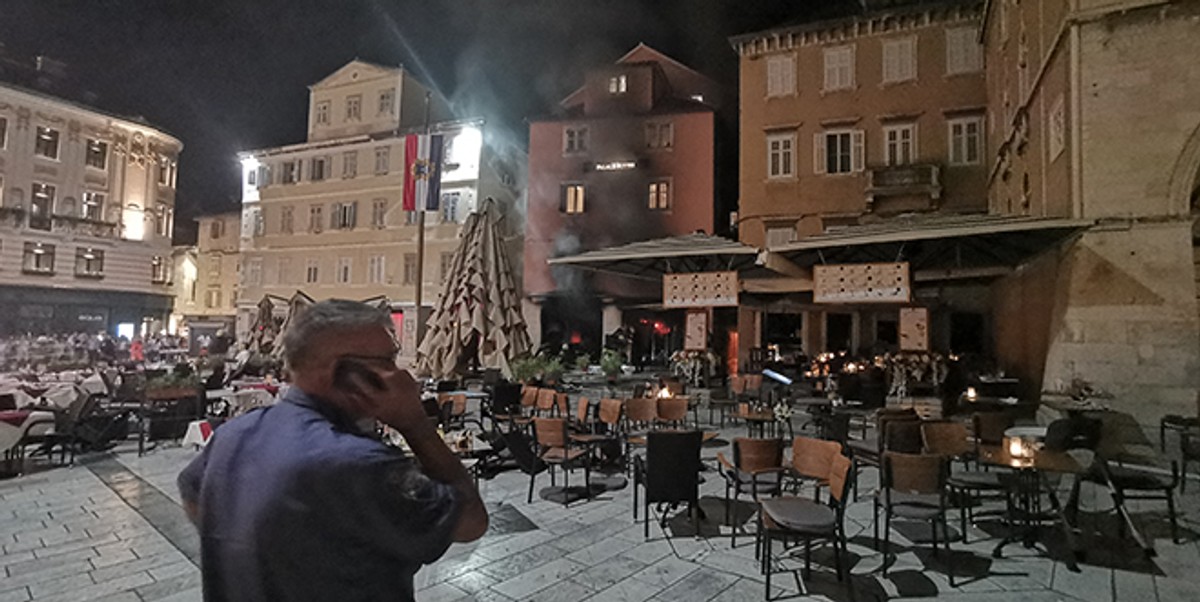 POŽAR U CENTRU SPLITA: Gori u restoranu na Pjaci!