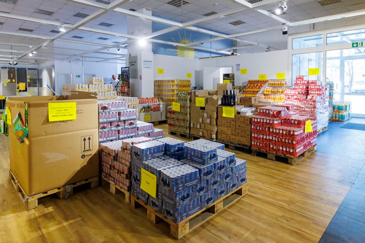 Kreće totalno ludilo u Kaštelima, poznati outlet šokirao niskim cijenama: Od danas imaju kućanske aparate, alat, bazene, jacuzzije...