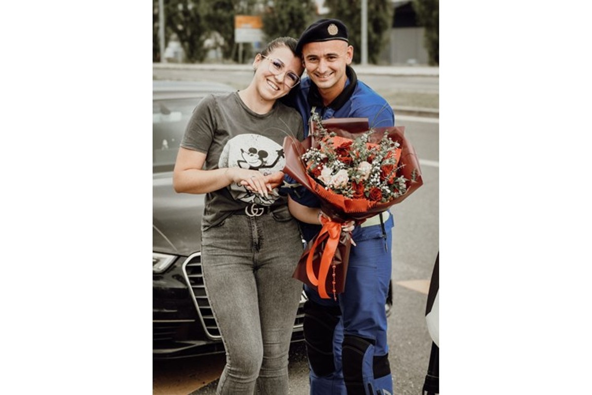 NEOBIČNA PROŠNJA Ljubav na dužnosti