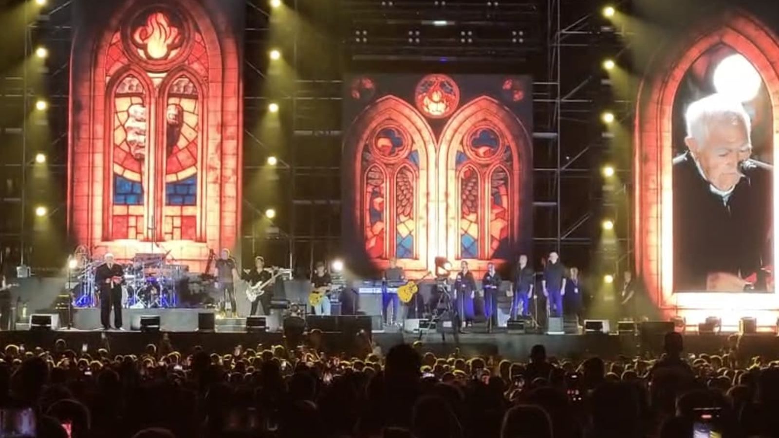 VIDEO Pozornica se 'pretvorila' u crkvu, a onda je biskup izrecitirao molitvu