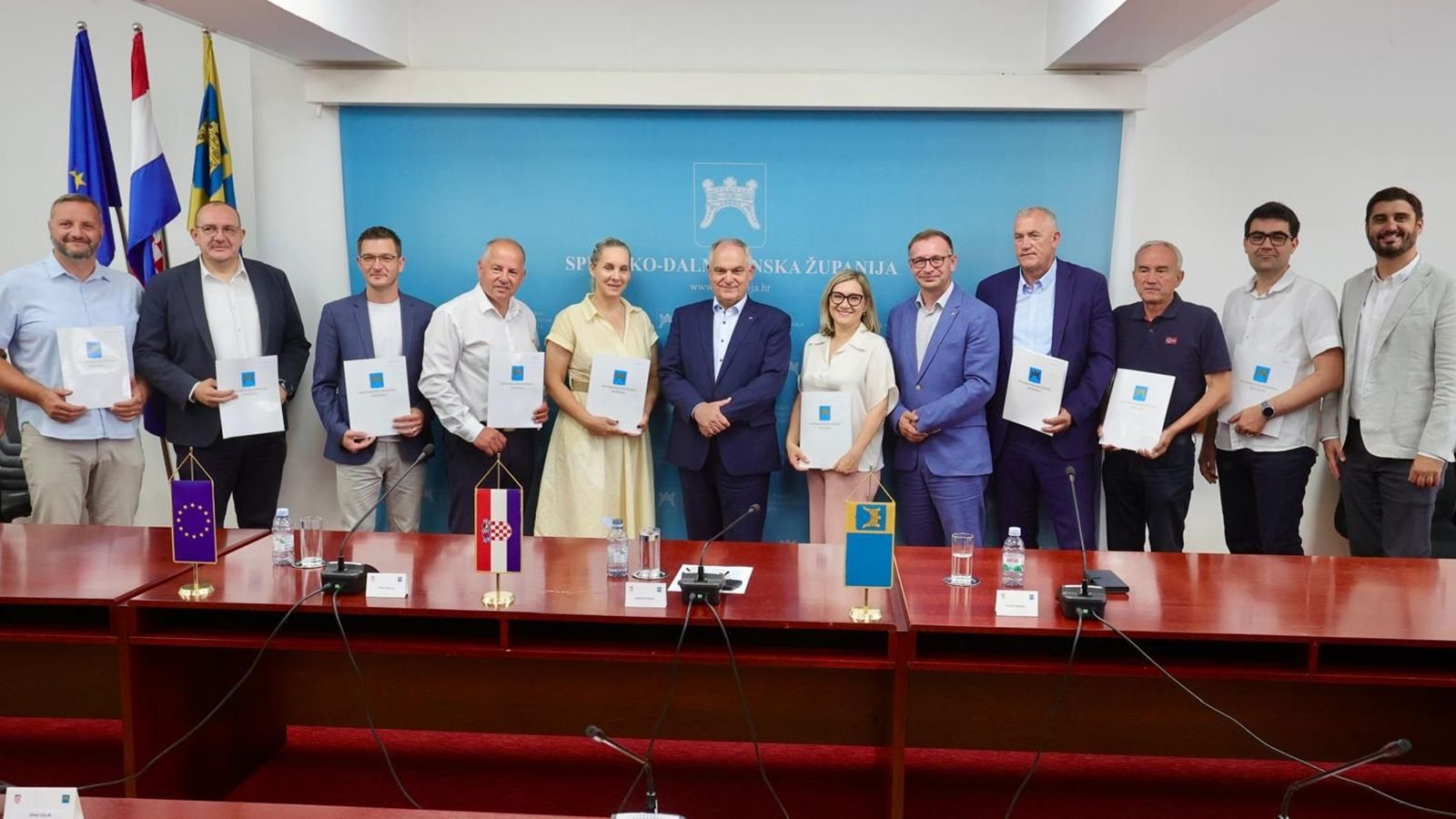 FOTOGALERIJA Splitsko-dalmatinska županija dodijelila gotovo 205 tisuća eura za 15 projekata sportske infrastrukture