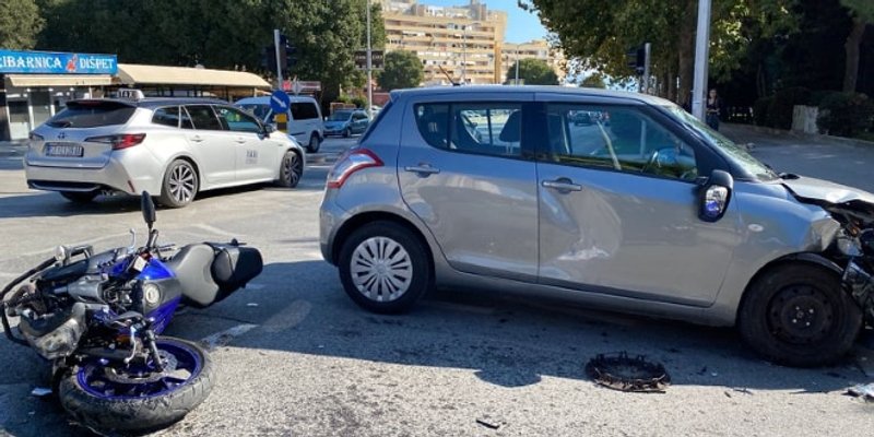 NESREĆA U SPLITU Sudarili se auto i motor, jedna osoba prevezena u bolnicu