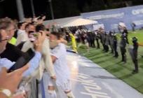 VIDEO: Kapetan Hajduka poslije velikog slavlja pošao u zagrljaj curi