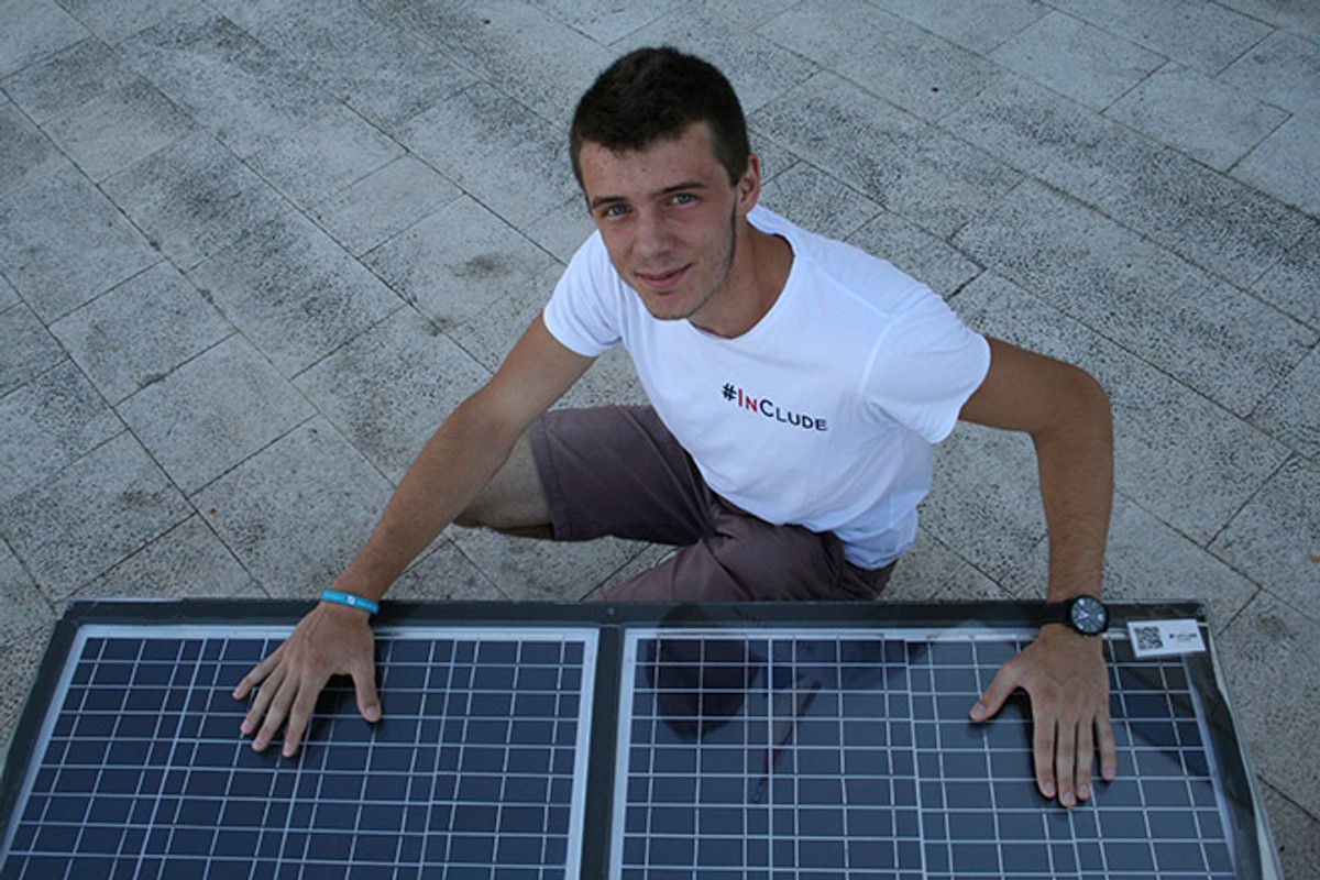 Pametne klupe postavljene u Crikvenici, a uskoro će biti i u Samoboru, Dugom Ratu i Tivtu