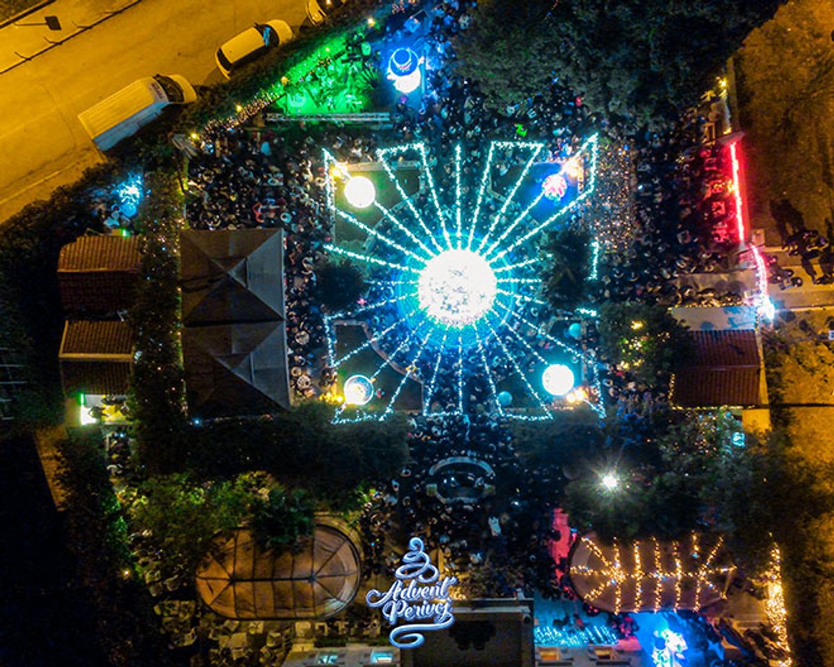 Stavros i Crvena jabuka u Perivoju