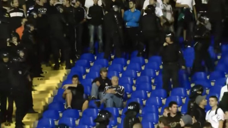 NEZABORAVNI VIDEO Policija je krenula na Torcidu, a šjor Ivo je svojima viknuo: 'Stoj, ne miči!'