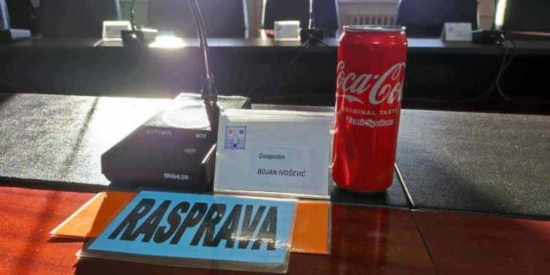 NETKO SE NAŠALIO Limenka Coca-Cole dočekala Ivoševića u vijećnici