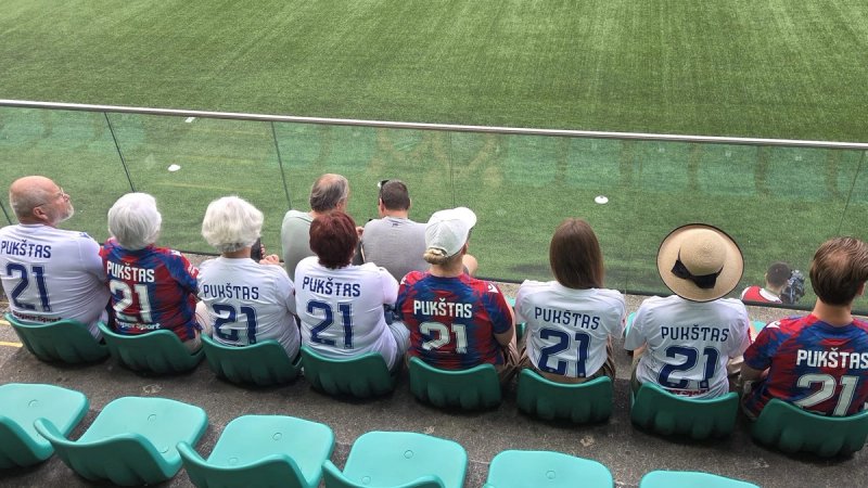 Pukštas ima veliku podršku s tribina, došle su ga gledati dvije bake