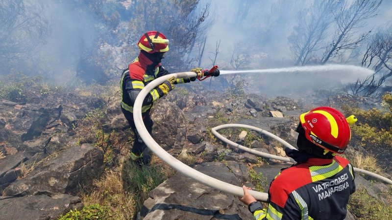 PODIŽE SE KANADER Gori Veliko Brdo kod Makarske