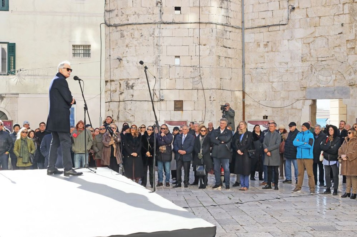 Svečano otvorena znanstvena knjižara | foto: ŠK