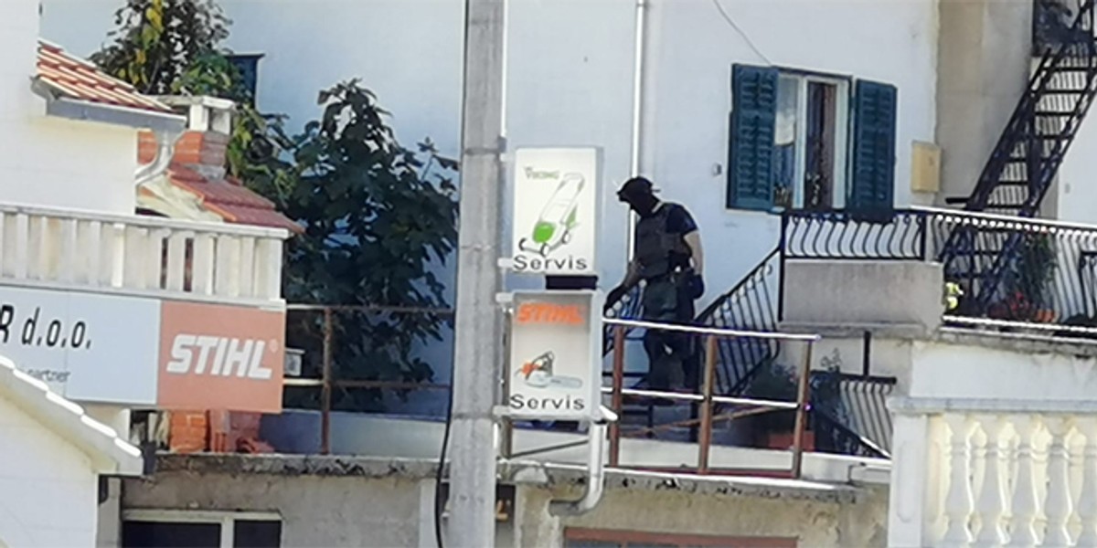 Predao se muškarac koji je zaprijetio s tri plinske boce i ručnom bombom, pogledajte video snimku!