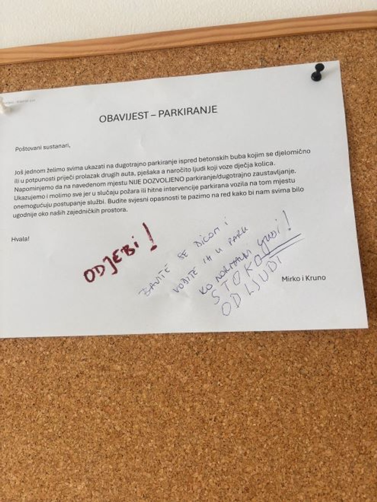 NEKIMA SMETAJU AUTI, NEKIMA DJECA Pogledajte kako se prepucavaju stanari zgrade na Kili