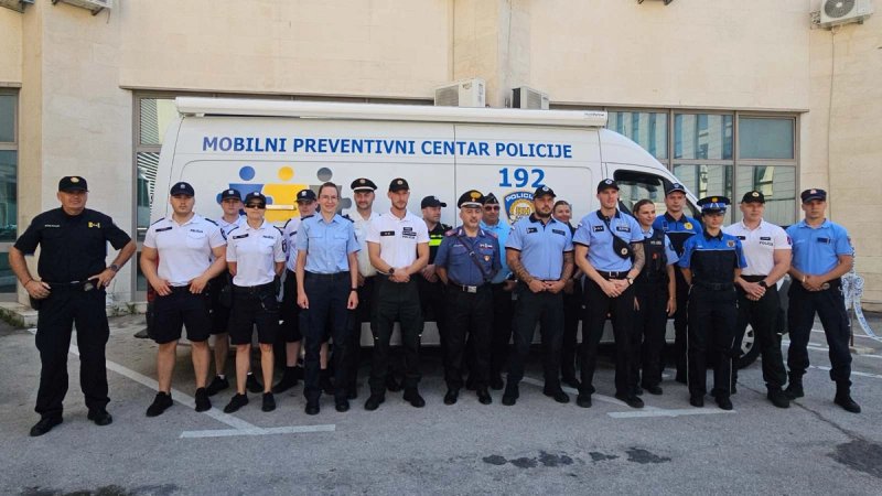 Strani policajci ponovno stigli u Split, slovački službenik nasmijao novinare: 'Nego šta'