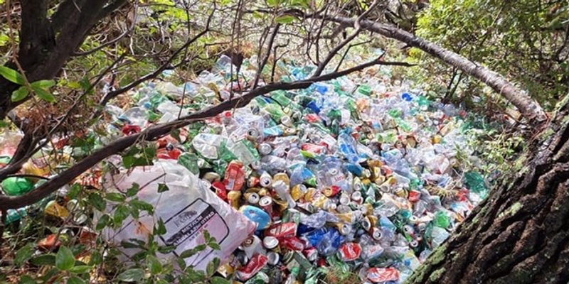 EKOCID NA ŠOLTI Sakupljači plastične ambalaže tuđe parcele zatrpali bocama