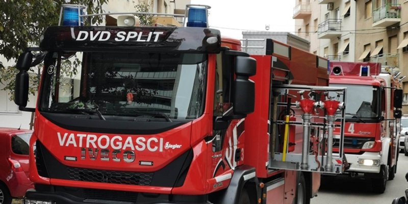 Vatrogasci gasili požare i pomagali u transportu pacijenata...