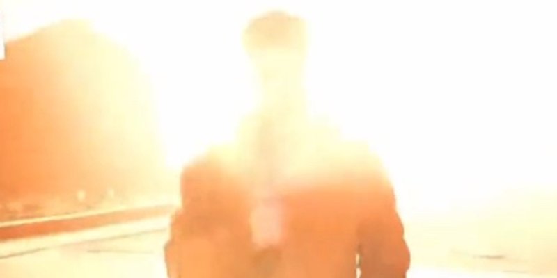 VIDEO Projektil eksplodirao kraj novinara koji se javljao uživo iz Ukrajine