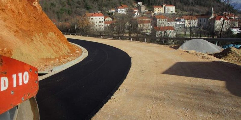 VRLIKA-MAOVICE: Saniraju se dvije uzastopne krivine