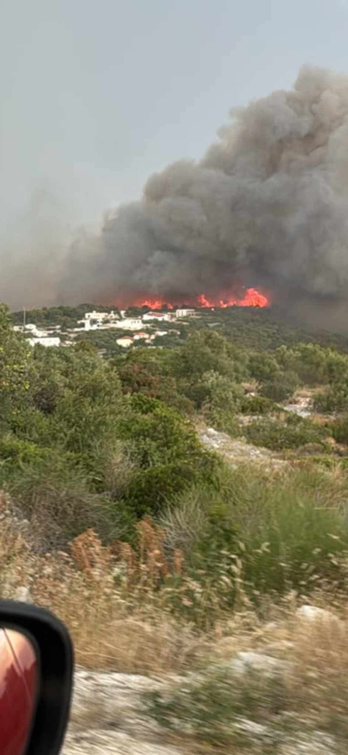 FOTO/VIDEO Munje izazvale više požara u Splitu i okolici