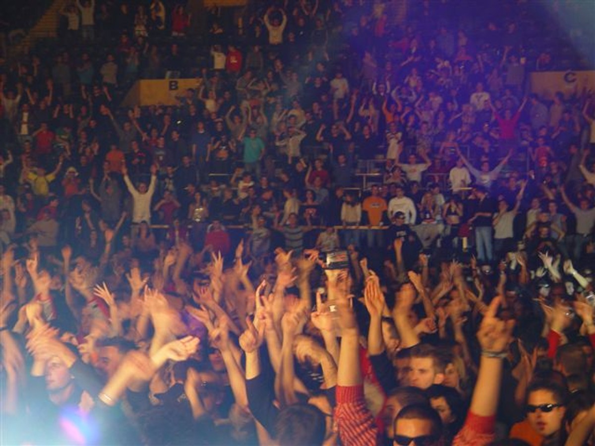 KRAJ OMEGA RITMA 20 sličica za 20 godina: U Dioklecijanovim podrumima su kamenja padala po DJ-u, Slovenac je u Bolu morao glumiti svjetsku zvijezdu druge boje kože...