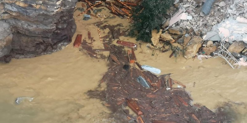 ŠOKANTAN PRIZOR Čitavo groblje u talijanskom gradiću otklizalo u more