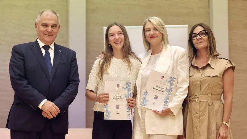 Župan Boban novčano nagradio 85 učenika i njihovih mentora, donosimo fotogaleriju s dodjele
