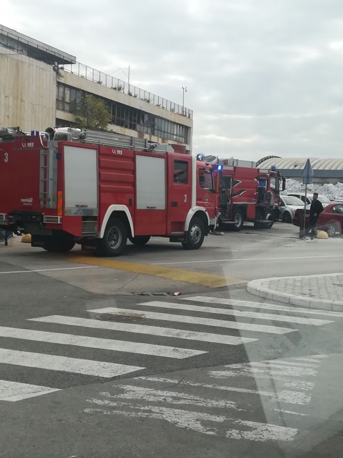 Požar u zgradi Dalmacijavina u Trajektnoj luci