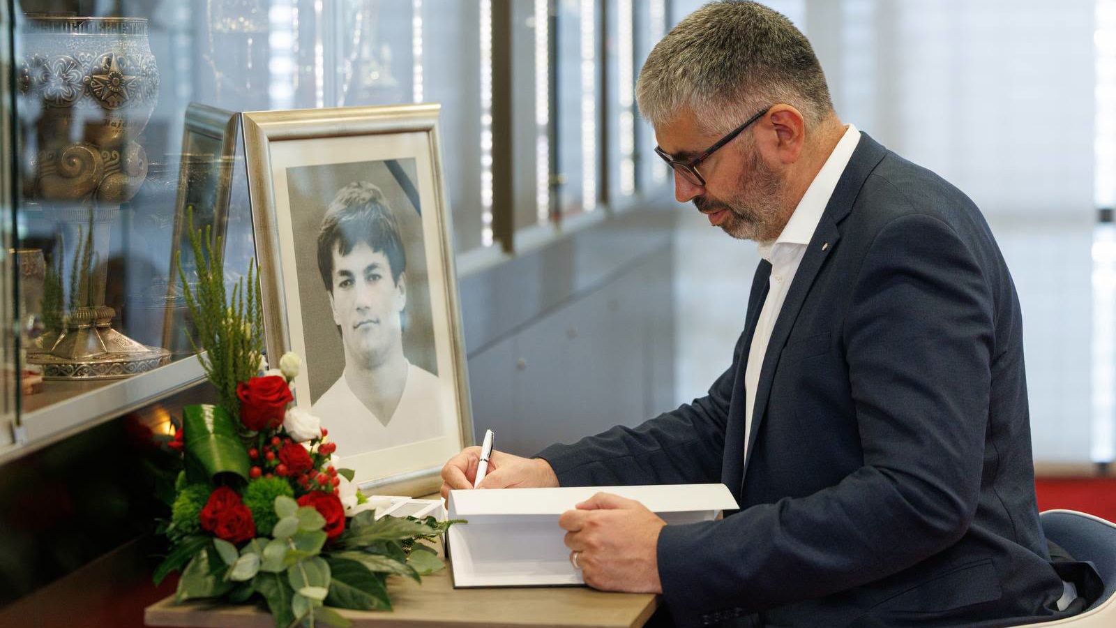 Na Poljudu otvorena knjiga žalosti za Ivana Gudelja