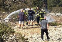 Planulo kod Brusja, požar pod kontrolom hvarskih vatrogasaca
