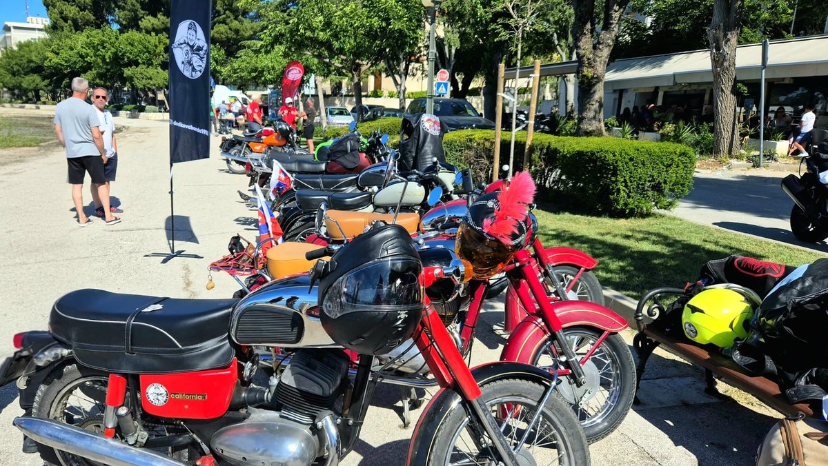 FOTOGALERIJA Oldtimer motocikli okupljeni u Kaštelima: 'Rekordan broj'