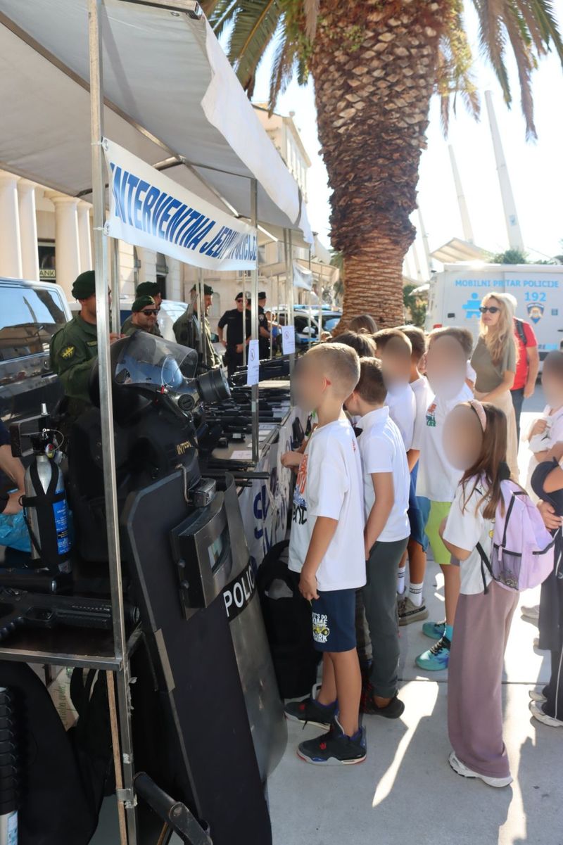 FOTOGALERIJA Riva puna dječjeg smijeha: Policijski psi i dron bili glavne zvijezde
