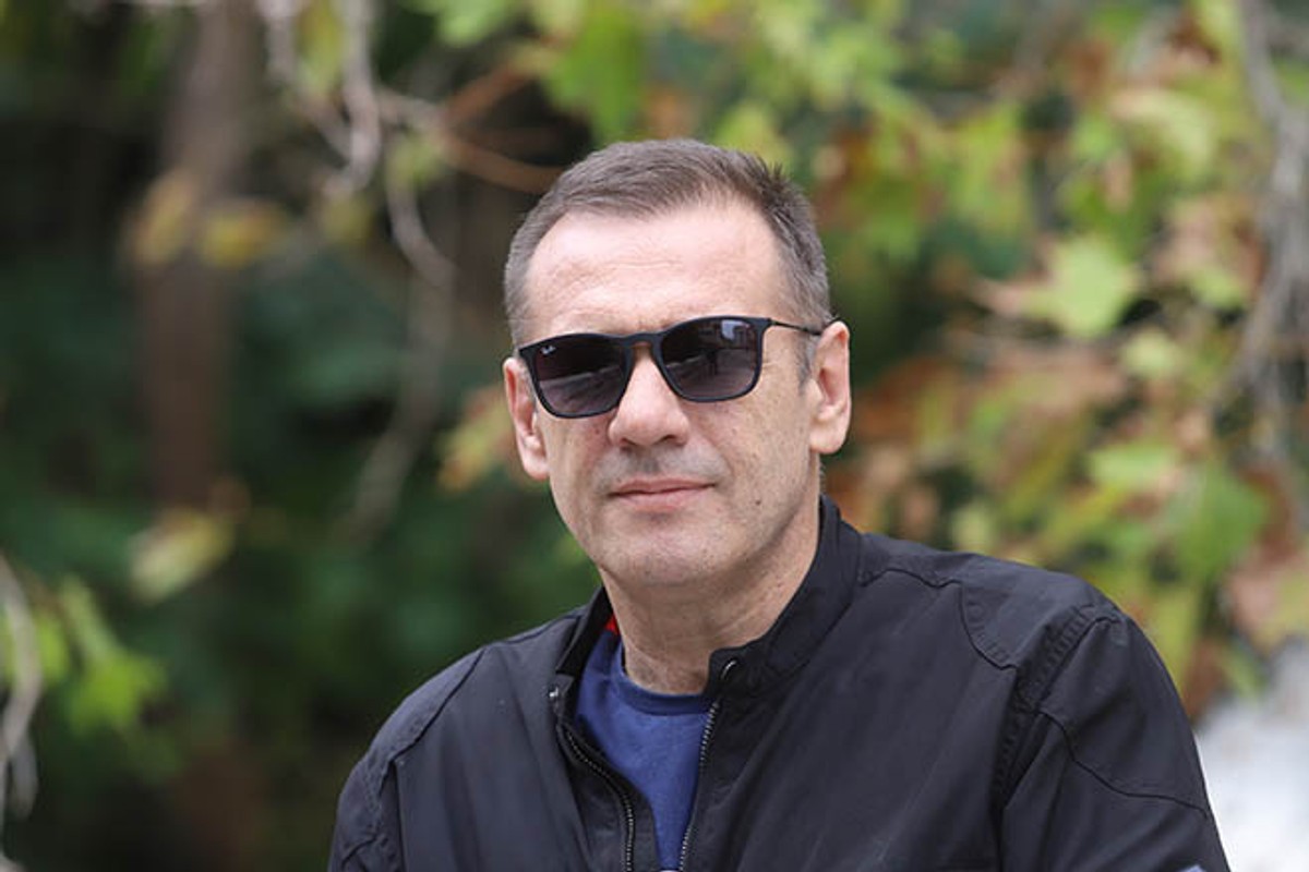 PRIČA ZA FILM Ranjen čekao dolazak četnika, odlučio se raznijeti kada mu priđu, a onda se pojavio poseban čovjek...