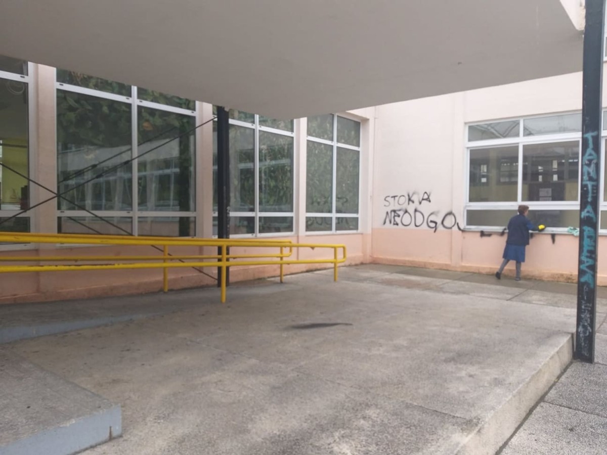 Grafiti na školi Skalice