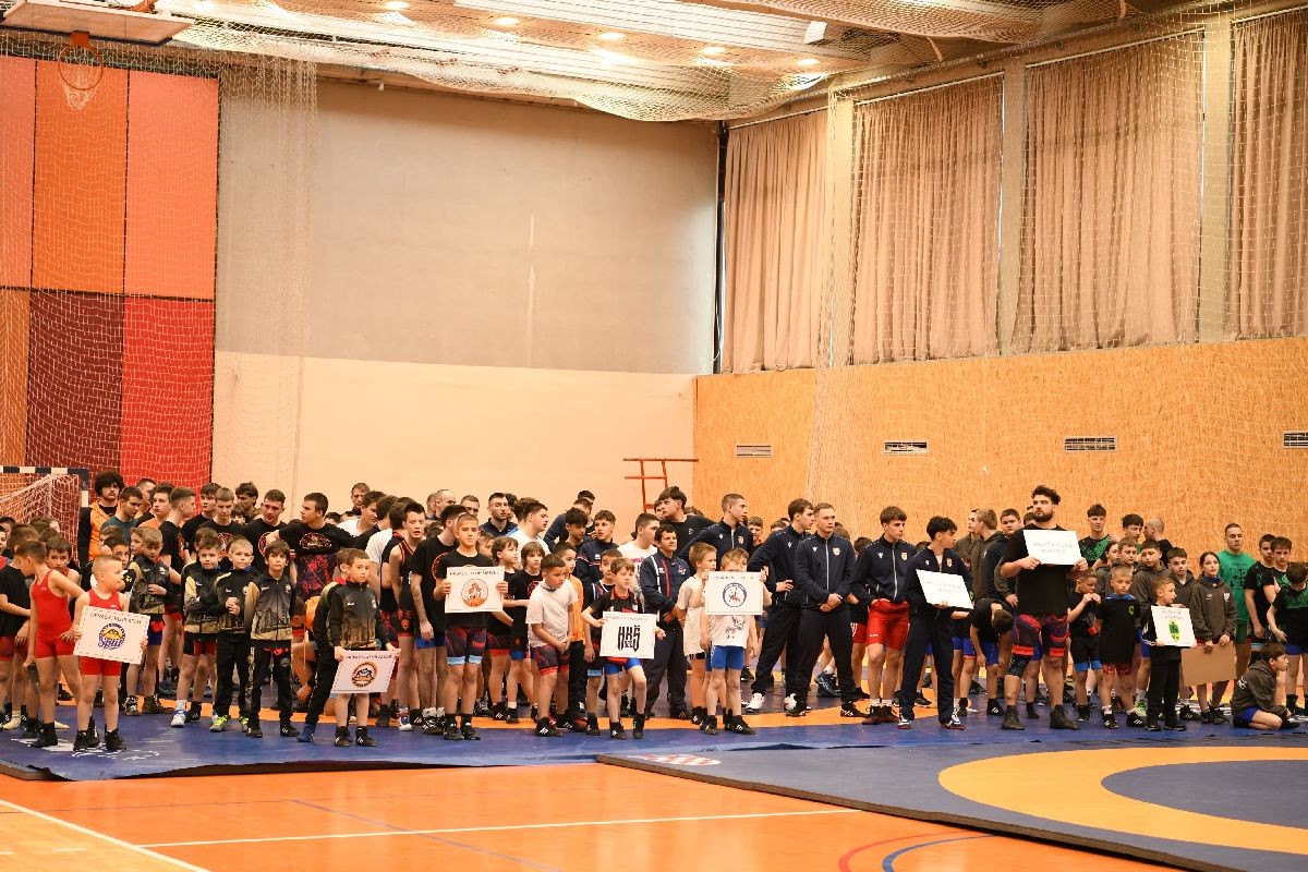 Hrvački klub Šibenik na regionalnom prvenstvu osvojio 36 medalja