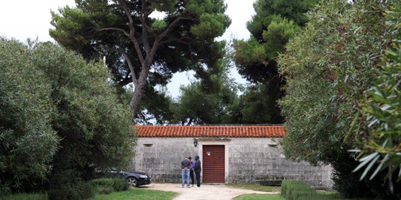 Meštrovićev Kaštilac: Vukoji zapečaćeni kuhinja i dnevni boravak