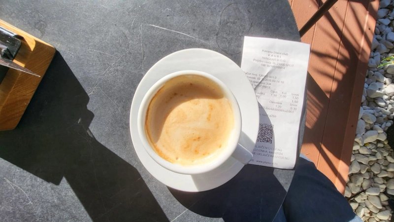 Cijena velike kave s mlijekom u popularnom splitskom kafiću samo 1,50 eura. Ima li još takvih primjera?