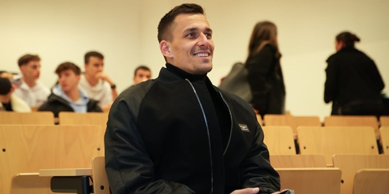 FOTO/VIDEO Hoće li Lovre Kalinić u studentske klupe? Stigao je na Sveučilište u Splitu…