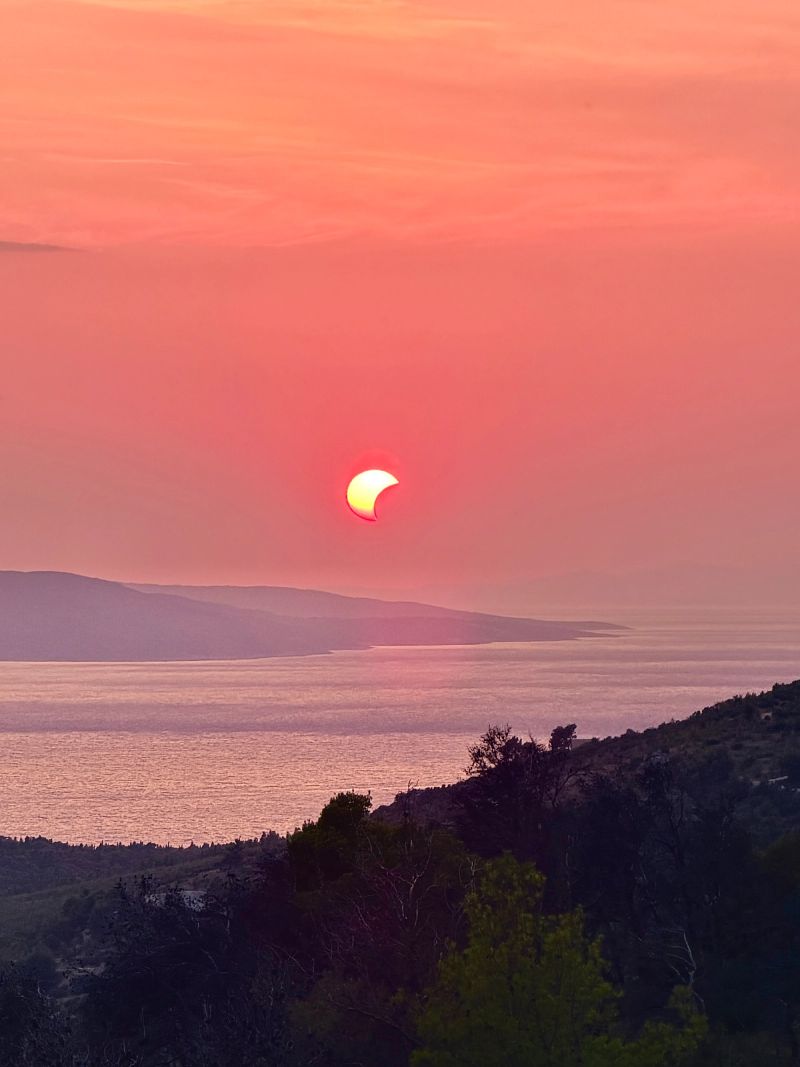 FOTOGALERIJA Čitatelji su nam poslali fotografije pomrčine Sunca iz cijele Hrvatske, čak i iz inozemstva