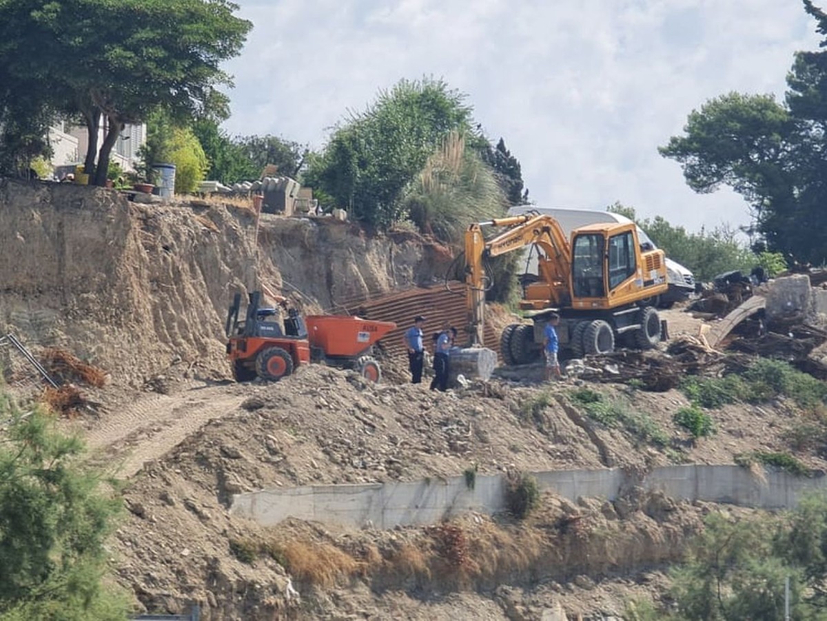 Policija u uvali Ježinac