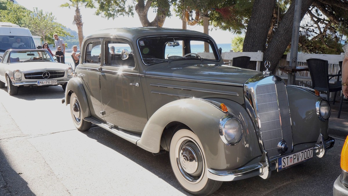Vremeplov na Gradačkoj rivijeri: Od Mercedesa iz 1952. do američkog V8