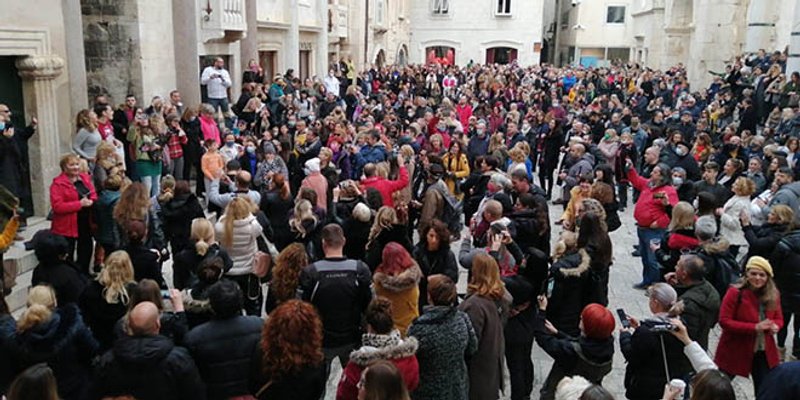 VIDEO Prije 5 godina Split se na Peristilu oprostio od Balaševića