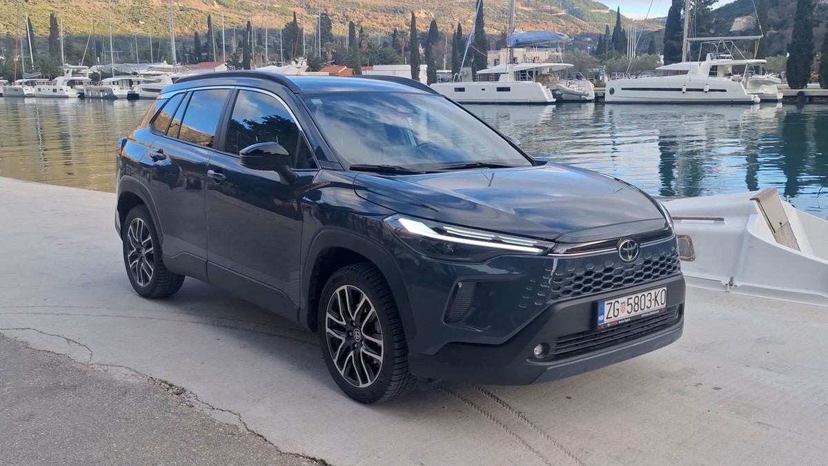 [TEST AUTA] Toyota Corolla Cross Executive 2.0: Struja je budućnost, ali ovaj pogon vlada danas