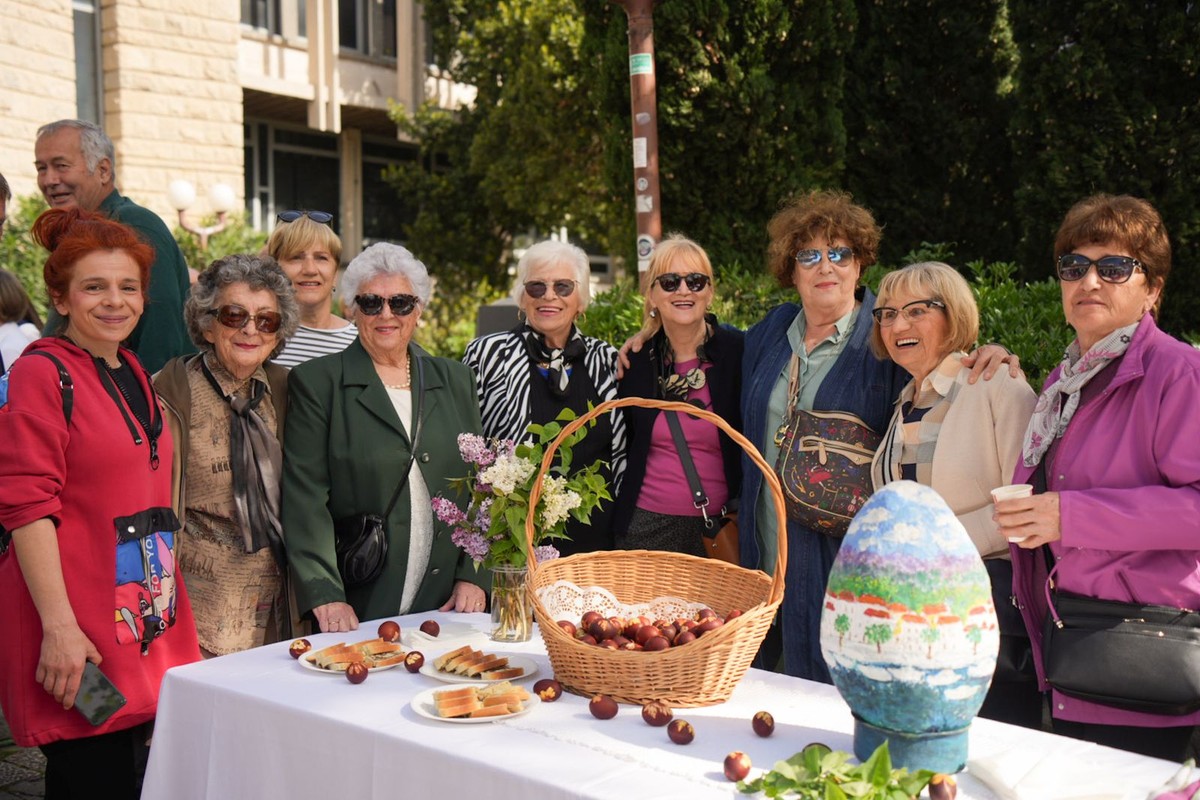 USKRS U MAKARSKOJ Program za djecu i tradicionalni doručak na otvorenom