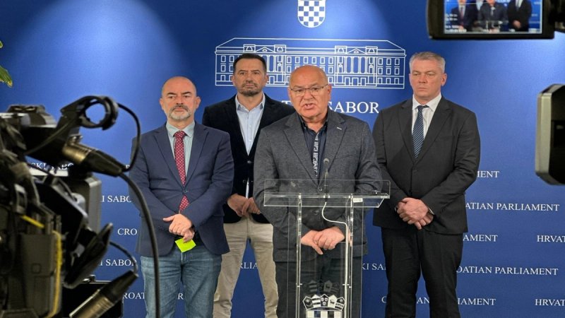 Biloglav o migrantskom kampu u Željavi: 'Dolazak tisuća migranata mogao bi ugroziti sigurnost, turizam i opstojnost naše države!'