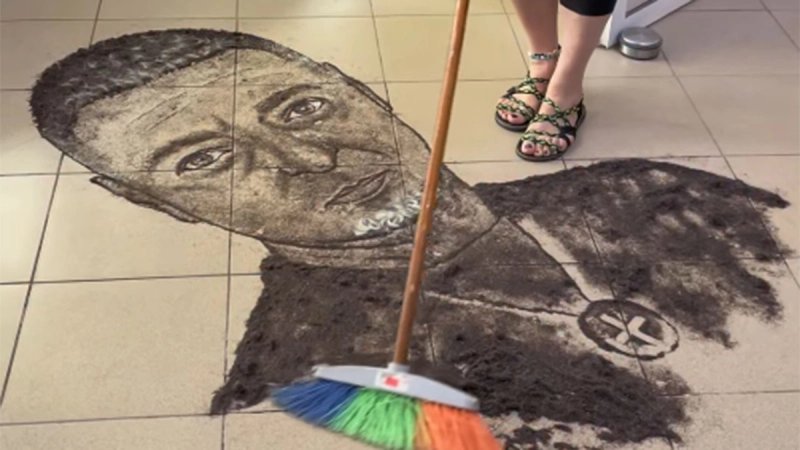 Ovo je vjerojatno najčudniji Thompsonov portret. Nastao je u makedonskom frizerskom salonu