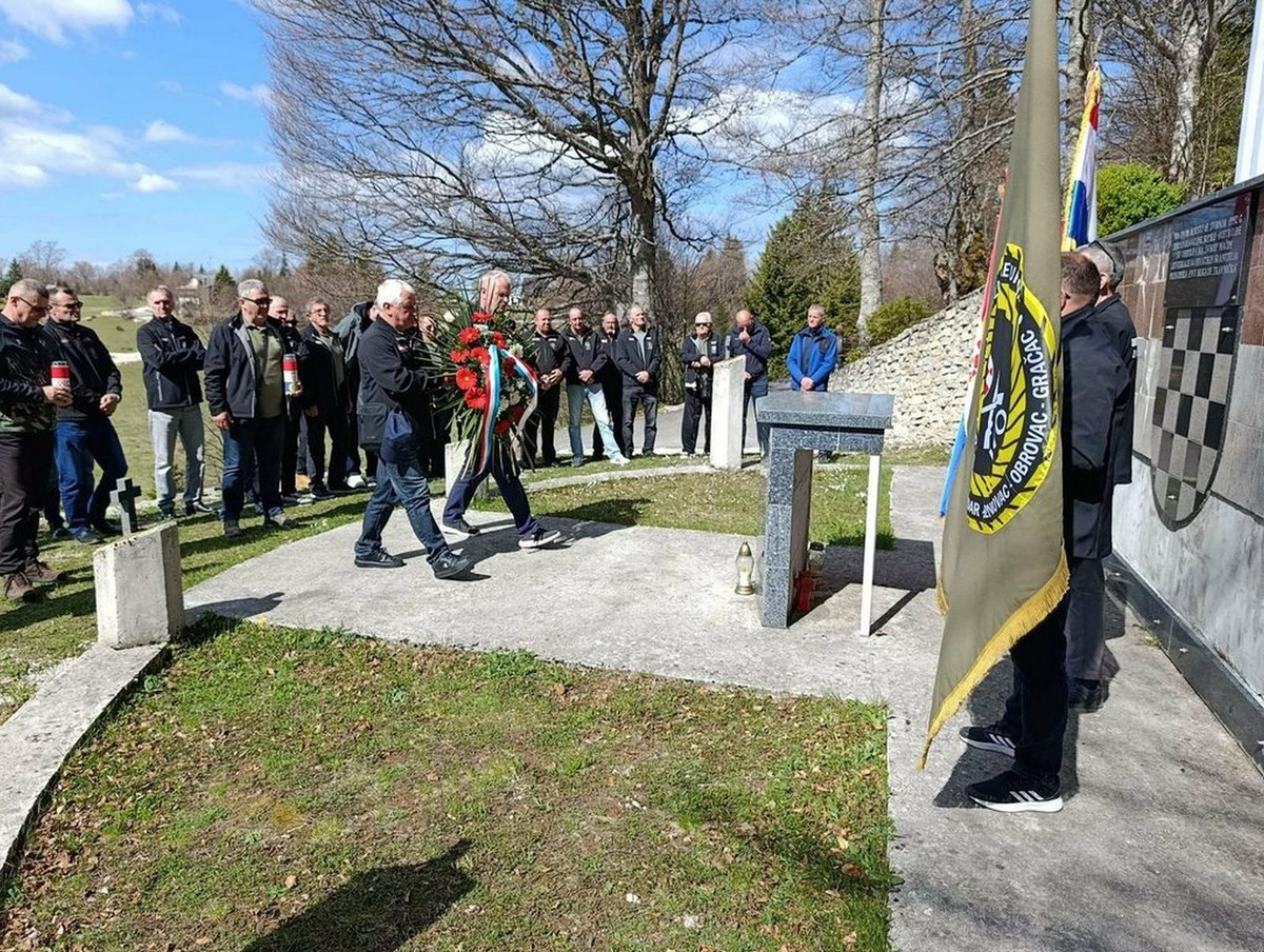 FOTOGALERIJA Hrvatski branitelji u obilasku Srednje Bosne: Počast žrtvama i jačanje zajedništva