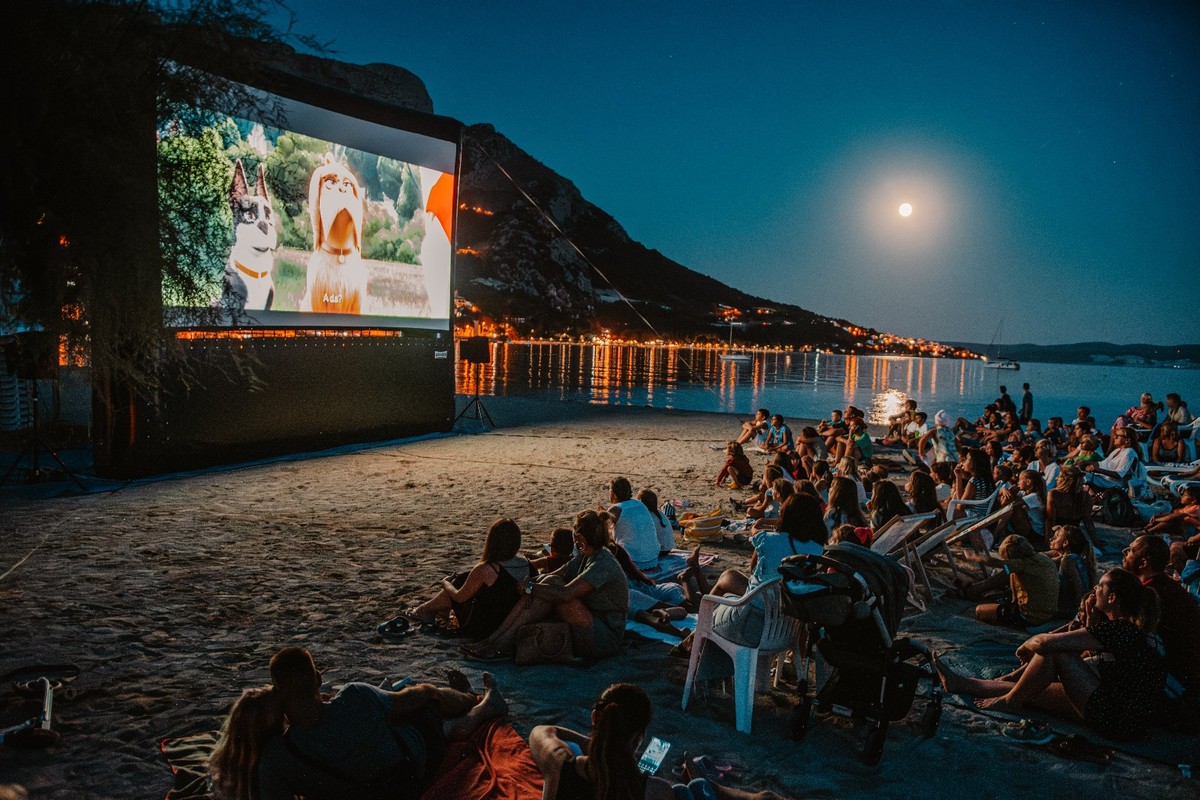 Dok svi pričaju o cijenama u turizmu, Omiš to radi for free - krenuo Omiš Summer Frei!