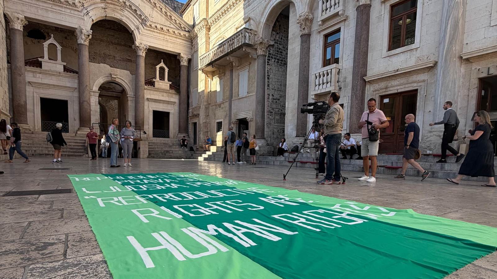 Zašto se Peristil jutros zazelenio? Domine poslale poruku iz srca Splita