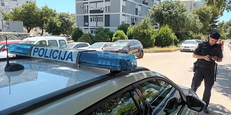 NEDALEKO OD PARKA MLADEŽI Muškarac šetao oko zgrade i vikao da ima praznu bombu, ljudi su pozvali policiju