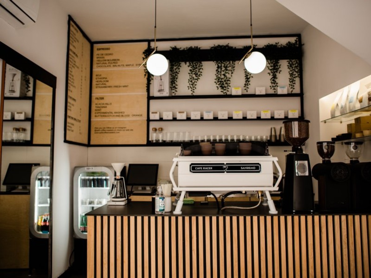 SPLITSKI UGOSTITELJ ŽRTVA EPIDEMIOLOŠKOG APSURDA Proizvodi kavu za van, a ne može je prodavati!