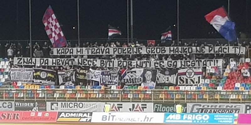 Torcida u prvom dijelu izvjesila poruku
